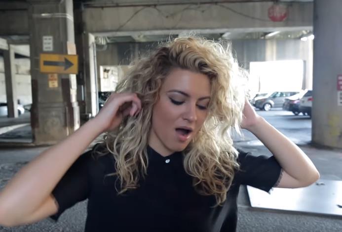 Musikvideo Tori Kelly Shouldve Been Us