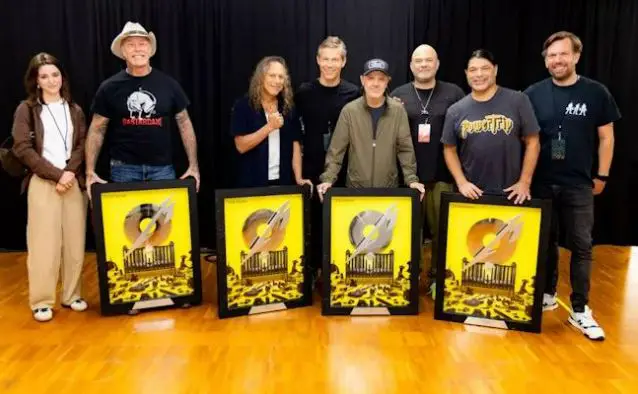 Metallica erhalten Platin-Auszeichnung fuer ''72 Seasons''